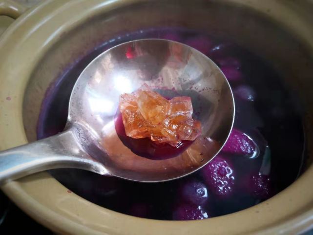 这糖水女人要多喝,婆婆连喝了4周,脸色红润气色好,更显年轻了