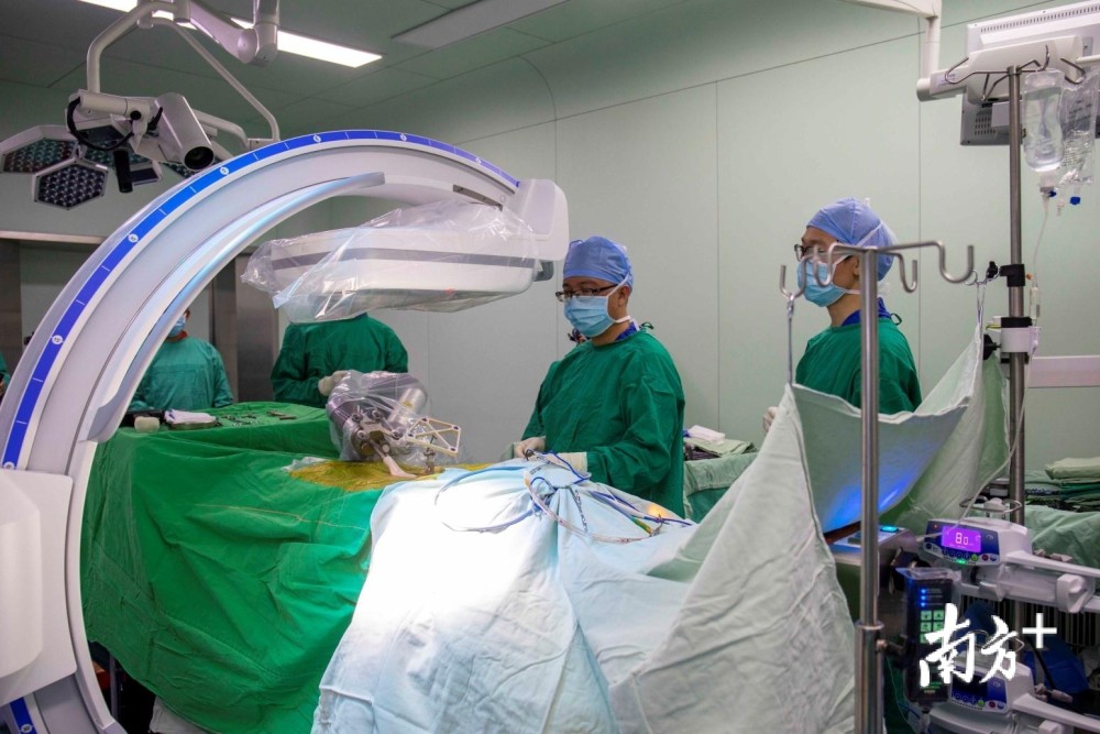 微创更精准!珠海这家医院开展首例骨科手术机器人辅助