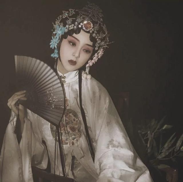 关于戏子的唯美古风句子,戏如人生,人生亦如梦!