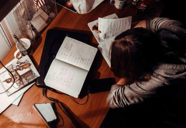 熬夜看书 腾讯网