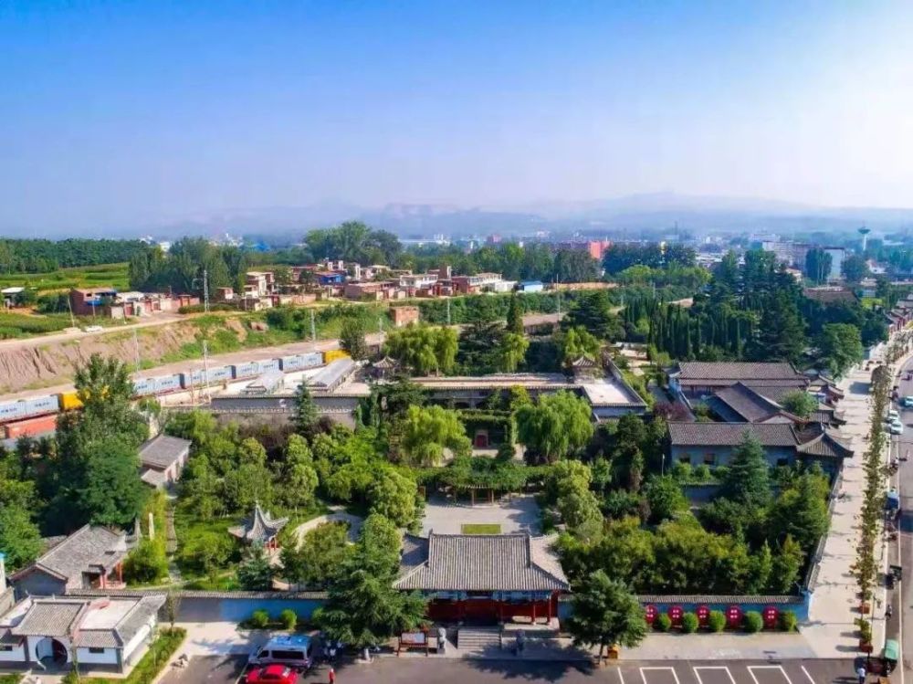 悬崖秋千, 乘坐游轮,观黄河大观 景区地址:洛阳市新安县石井镇东山底