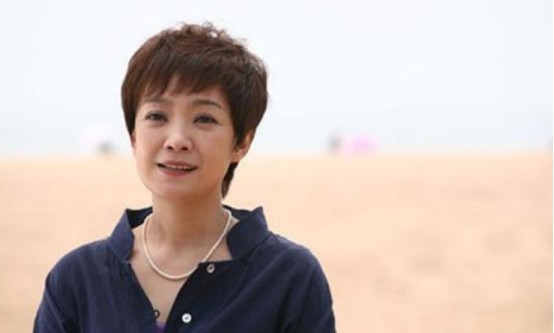 拥有24亿财产的王海燕,为何在名气最大时候,爱上无名小卒张嘉译