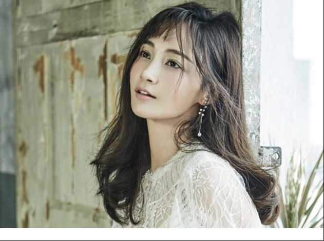 38岁姚笛近照曝光,短发气质不输马伊琍,未婚夫当街搂"