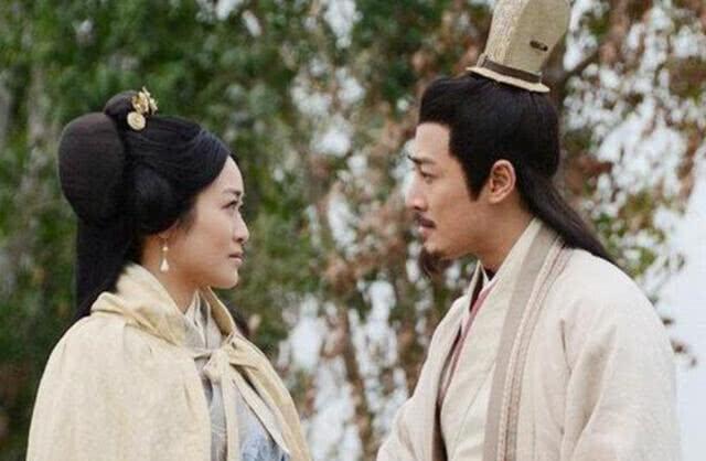 诸葛亮是一个娶老婆都带"目的性"的人,为何偏偏被刘备