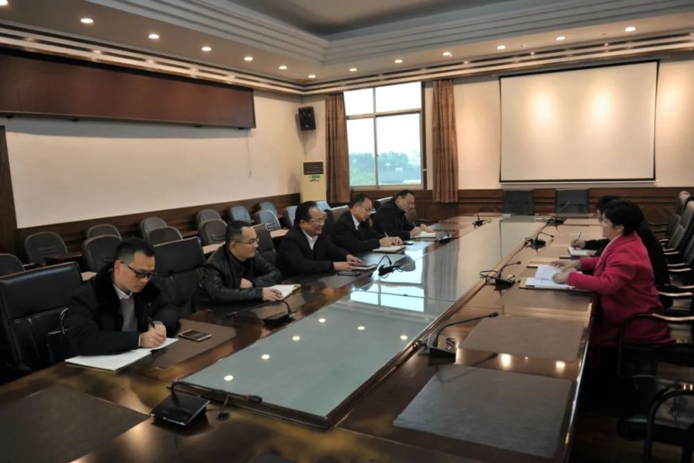 1月5日,谢运策走访了省人大代表,省人大常委会委员,省人大民族华侨