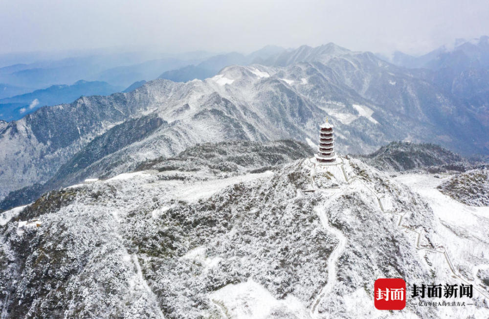 1月7日,达州巴山大峡谷罗盘顶.李涛 摄