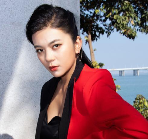 谈莉娜的内衣_谈莉娜性感内衣(3)