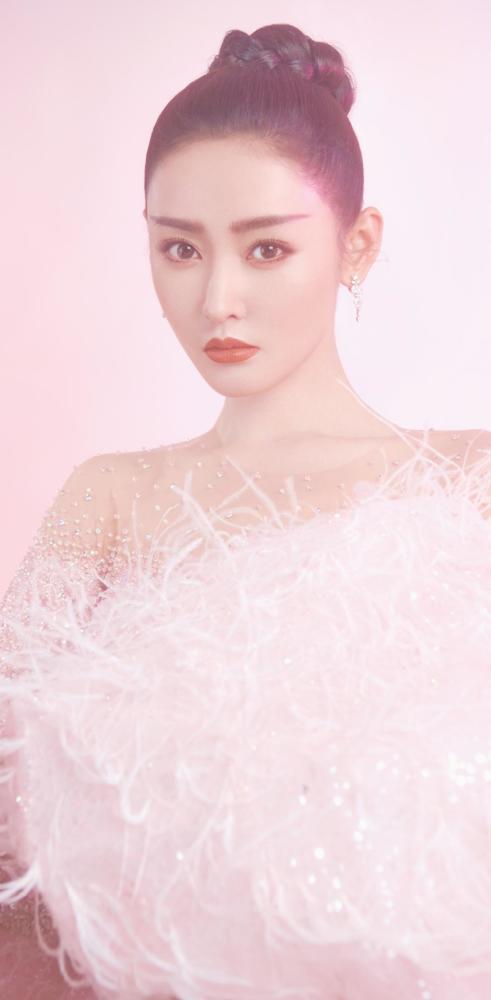 张天爱粉色丝绒长裙少女写真壁纸