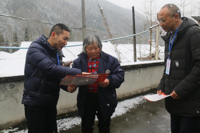 风雪中纪检干部的身影|蓥华镇|四川|德阳|纪检监察|四川德阳|什邡市