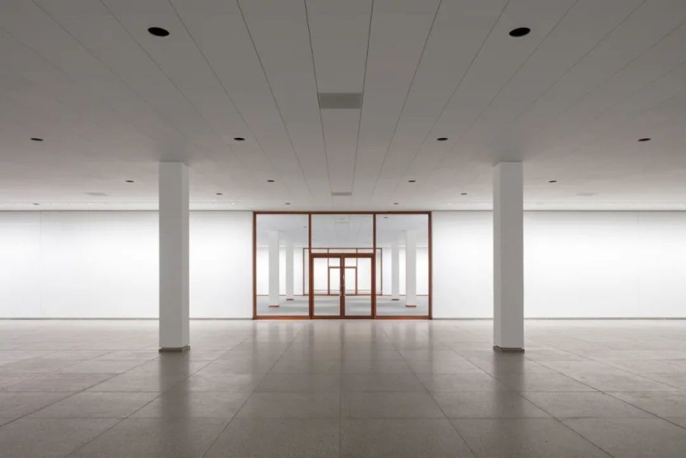 柏林新国家美术馆,被誉为现代 "帕特农神庙"
