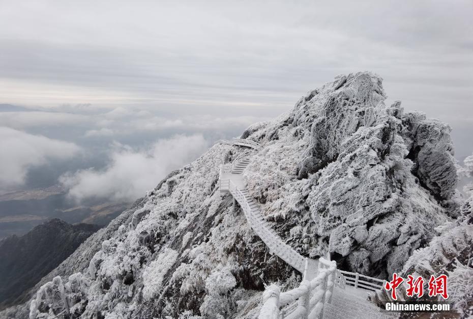 广东清远金子山雪景如画