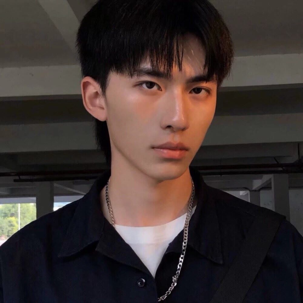 一眼就爱上的帅气高冷系男生头像