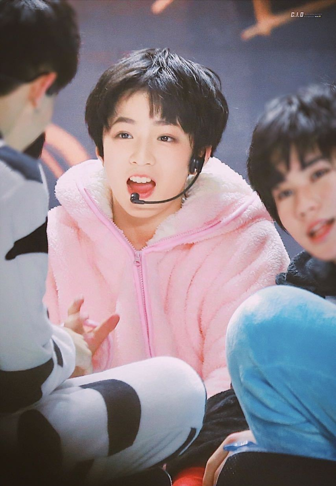 虞书欣刘耀文粉丝争养成系巅峰的称号,tfboys粉丝不服