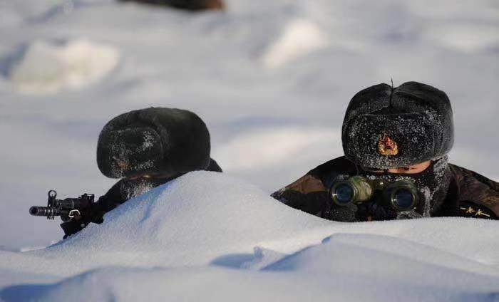 边疆不仅有美丽的雪景更有驻守边疆的雪花军人