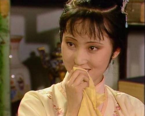 红楼梦人物分析:林黛玉并非忧郁才女,她爱开玩笑,爱养
