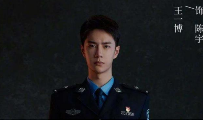 同样是饰演警察,王一博的寸头被赞,张艺兴的大背头被群嘲?