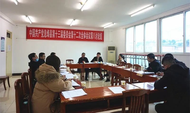 "息烽经开区党工委副书记,管委会副主任陈才忠建议,要不断优化营商