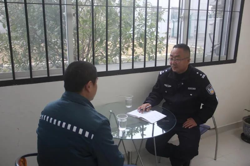 上海这所监狱民警这样迎首个警察