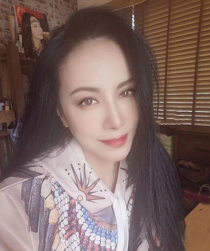 因马景涛家暴分手,与李雨泽隐婚两年又离婚,53岁田丽活出自我