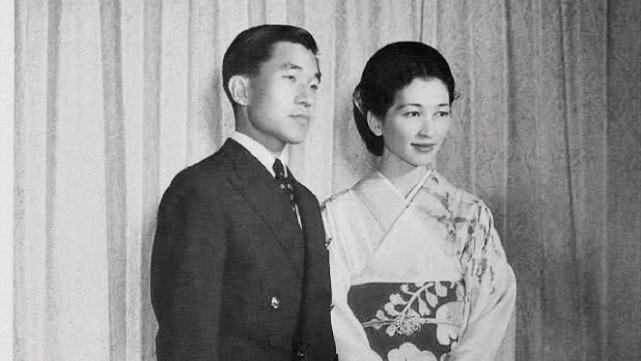 日本皇后美智子,结婚几十年后说:我和天皇没有爱情,拒绝合葬