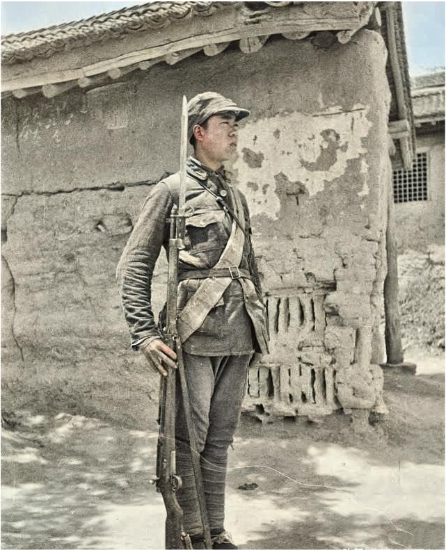 图为抗战时期延安的八路军战士的珍贵照片