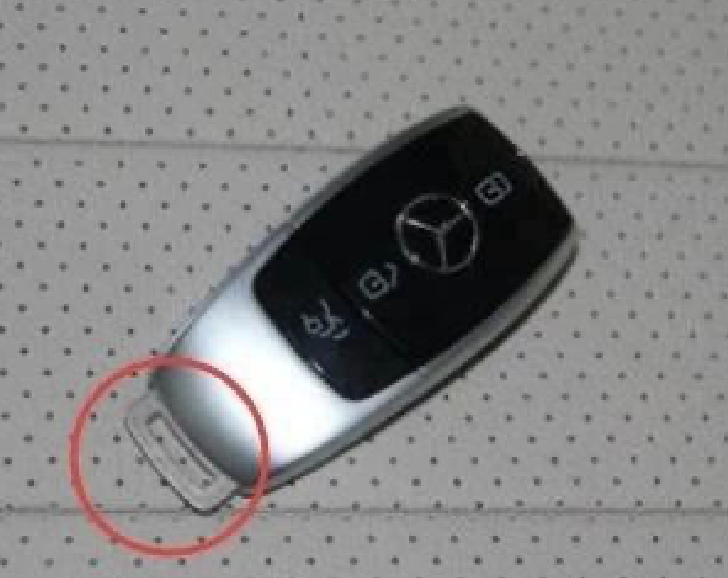 奔驰车钥匙电池的更换方法及使用小技巧