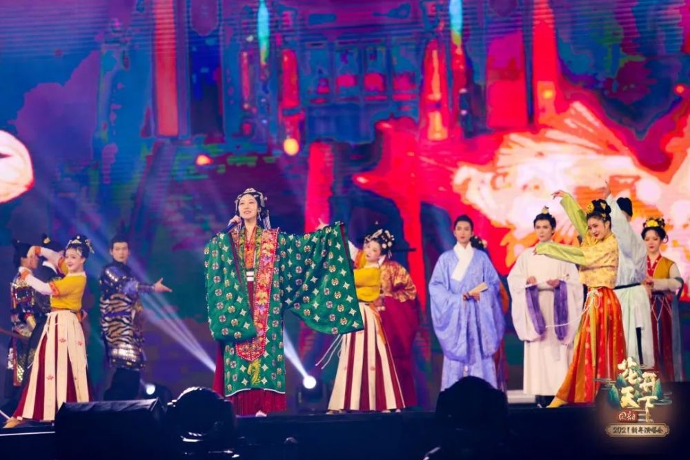作为一场以国风音乐为主的新年狂欢,这一节目可谓最养眼存在!