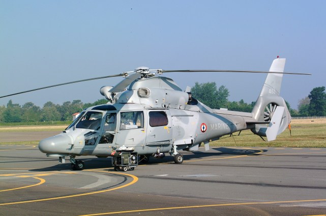 "黑豹"直升机报道称,法国军方的"黑豹"直升机是空客公司"海豚"直升机