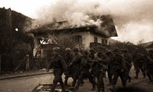 老照片:1945年苏联红军攻陷柏林