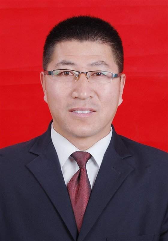 她从参加工作起就在吴堡县,担任过宋家川镇党委委员,副镇长;张家山镇