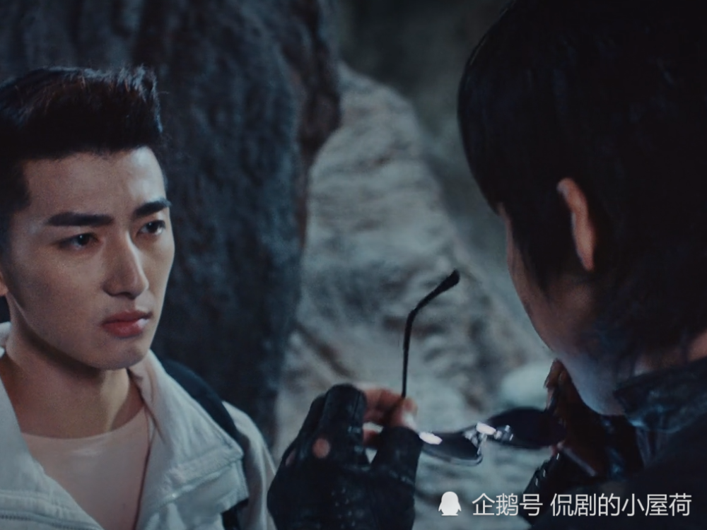《终极笔记》:解雨臣是众人眼里的解大当家,可在黑爷身边却是被宠着的