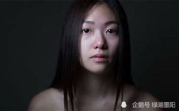女子未婚先孕,不听家人劝阻执意和男子在一起,在孕晚期看清男友真面目