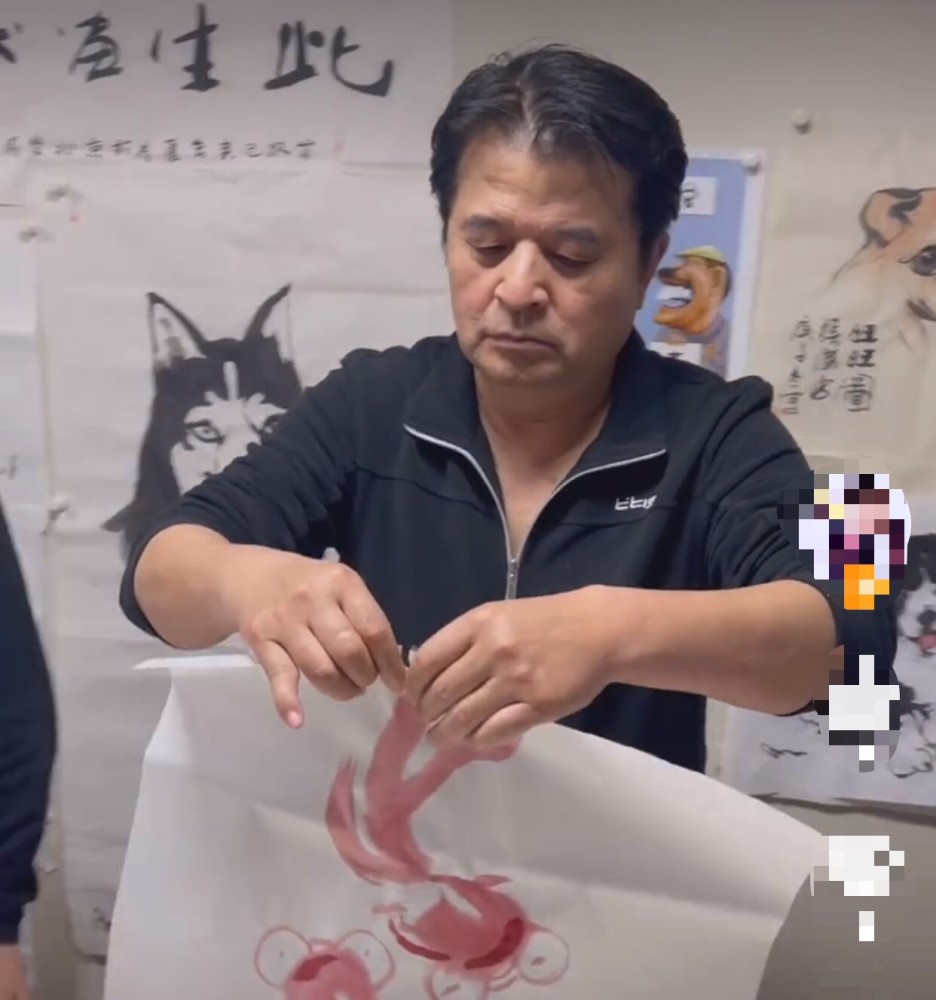 61岁毕福剑近照曝光!身材发福头发稀疏显老态,不修边幅显邋遢