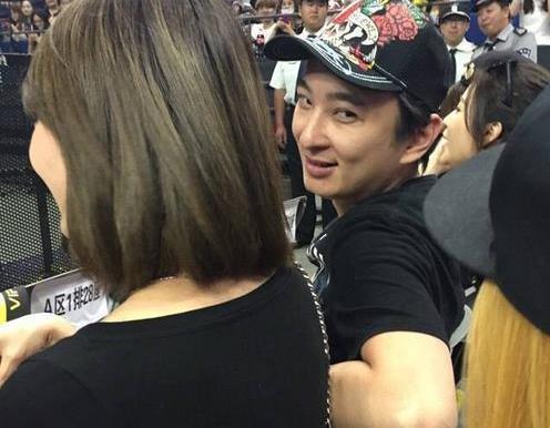 王思聪和网红三亚吃路边摊被拍富二代都喜欢吃路边摊吗