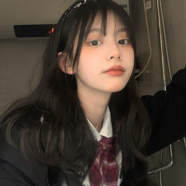 女生头像:今天心情不好
