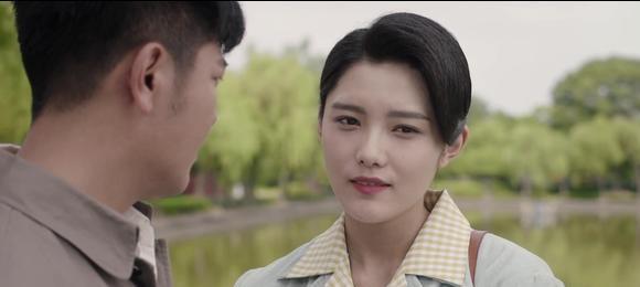 《远方的山楂树》中宋赫男开结婚介绍信的情景相信感动了很多观众