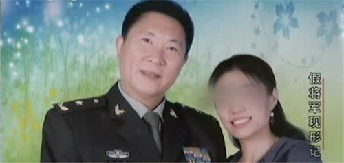 他假冒军官行骗15年,入戏太深,结果被抓后:难道我不是