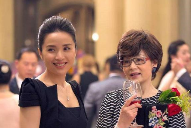低调多年,靳东妻子原来是我们熟悉的女演员,难怪一直0