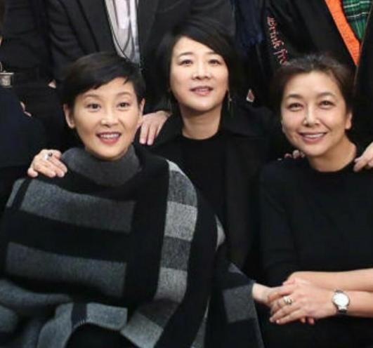 53岁陈小艺老公近照隐藏了23年原来是我们熟悉的导演