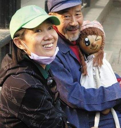 原来李雪健的老婆就是她,也是演员,儿子长得帅气,还是