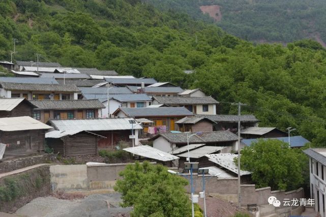 云龙县苗尾乡茂盛村上松坪自然村是全县最大的傈僳族山寨,脱贫攻坚