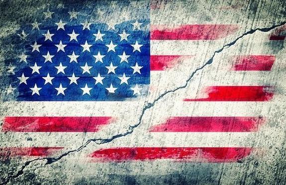 真要大崩溃?美国欧亚公司预测:今年美国极大风险走向政治分裂