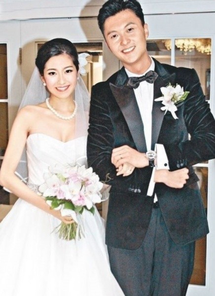 老婆全程冷漠,两度发文只字不