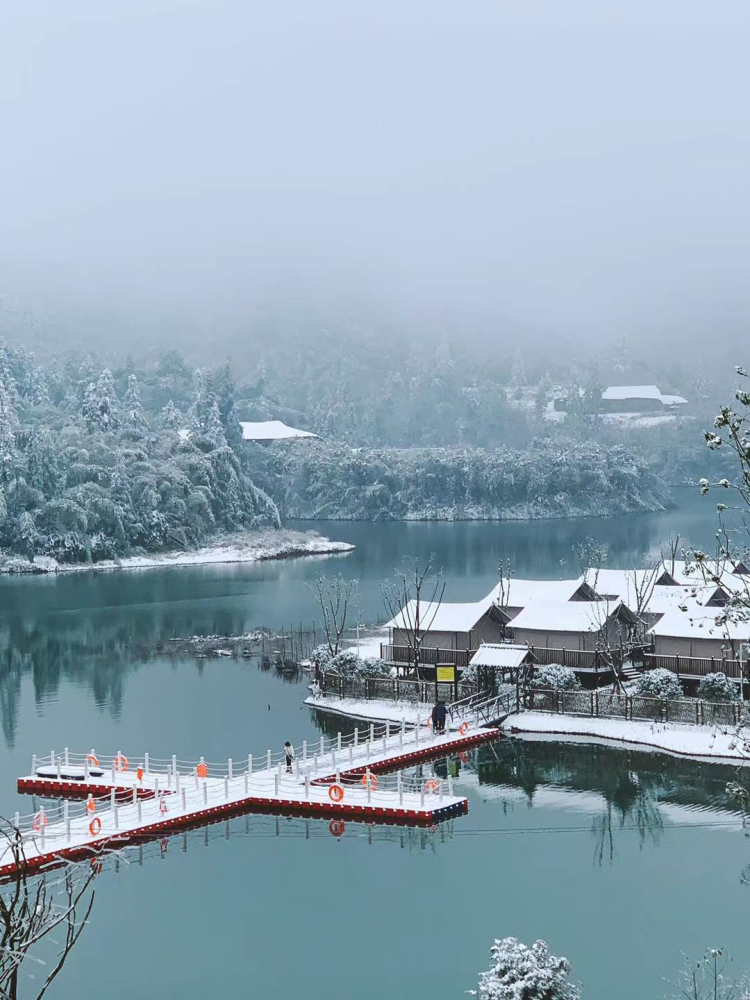 美翻了!雪后的合江金龙湖,玉兰山,美得像童话世界