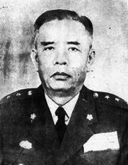 他是第二任军统局局长,能力不如戴笠,军衔却比戴笠高两级