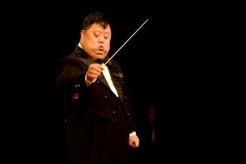 还记得舟舟吗?这个智力只有几岁的"天才"指挥家,如今变成了这样