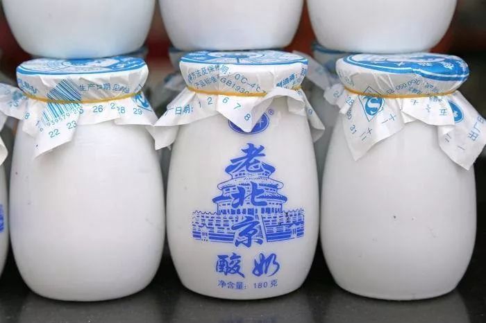 27,老北京酸奶:是一种奶制品,白瓷瓶装,主料为全脂牛奶.