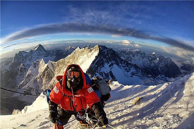 珠穆朗玛峰8848.86米,钦博拉索山6272米,后者才是世界