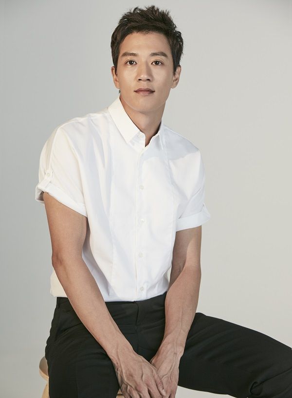 长腿cp金来沅与李多熙主演 tvn 新剧《luca》发布了新