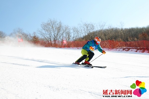 吉林国际高山/单板滑雪挑战赛在梦都美滑雪场开赛